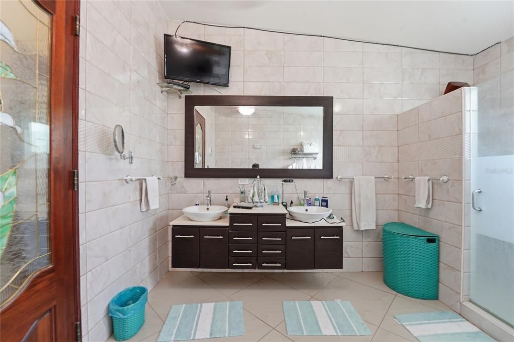 En Venta: $1,495,000 (6 camas, 3 baños, 6000 Pies cuadrados)
