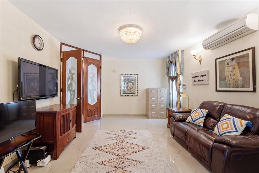 En Venta: $1,495,000 (6 camas, 3 baños, 6000 Pies cuadrados)