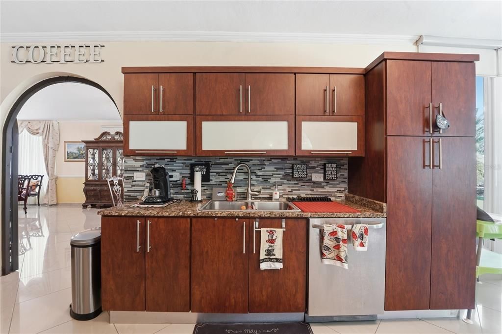 En Venta: $1,495,000 (6 camas, 3 baños, 6000 Pies cuadrados)