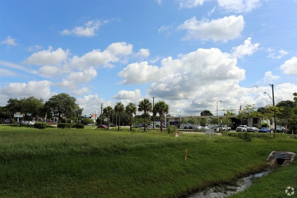 En Venta: $425,000 (0.23 acres)