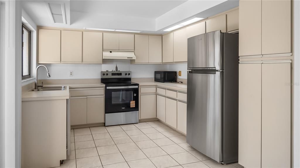 Active With Contract: $575,000 (3 beds, 2 baths, 1850 Square Feet)