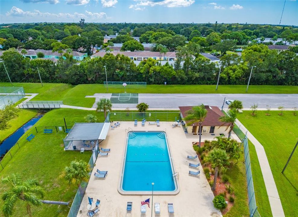 出租: $2,100 (2 贝兹, 2 浴室, 945 平方英尺)