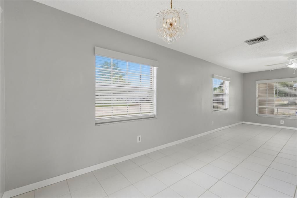 出租: $2,100 (2 贝兹, 2 浴室, 945 平方英尺)