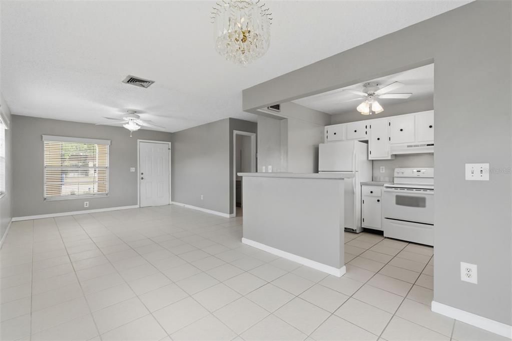 出租: $2,100 (2 贝兹, 2 浴室, 945 平方英尺)