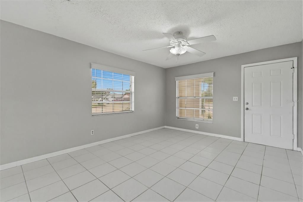 出租: $2,100 (2 贝兹, 2 浴室, 945 平方英尺)