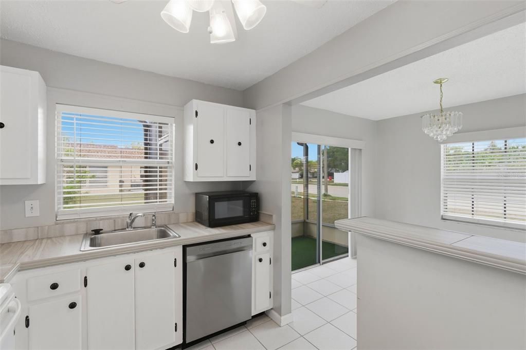 出租: $2,100 (2 贝兹, 2 浴室, 945 平方英尺)