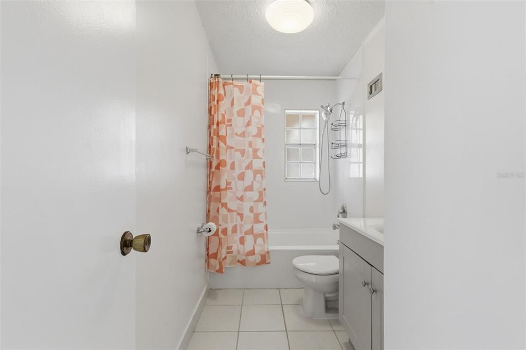 出租: $2,100 (2 贝兹, 2 浴室, 945 平方英尺)