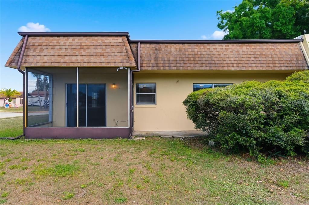 出租: $2,100 (2 贝兹, 2 浴室, 945 平方英尺)