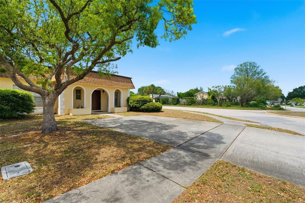 出租: $2,100 (2 贝兹, 2 浴室, 945 平方英尺)