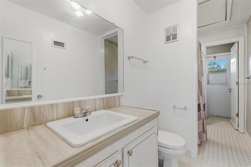 出租: $2,100 (2 贝兹, 2 浴室, 945 平方英尺)