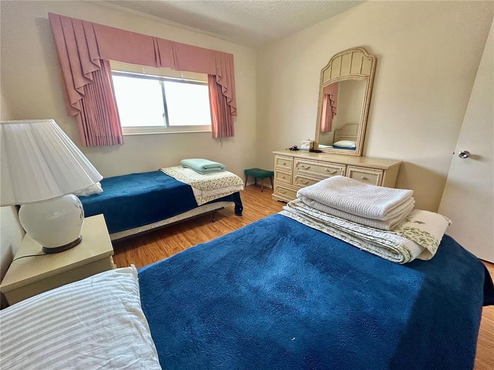 待售: $160,000 (2 贝兹, 2 浴室, 1100 平方英尺)