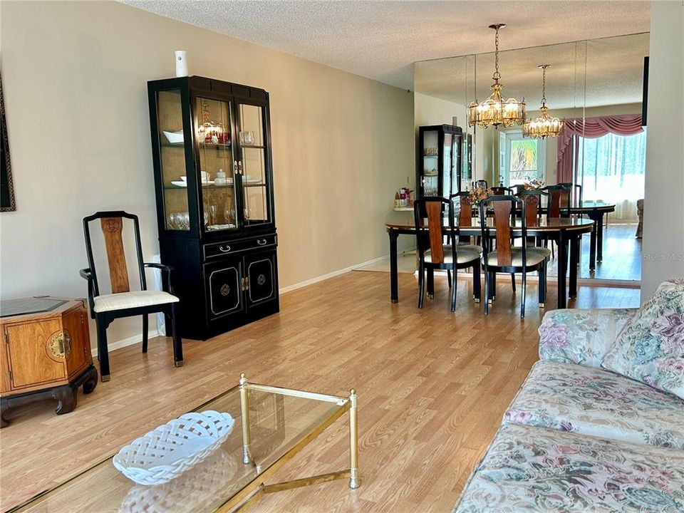 待售: $160,000 (2 贝兹, 2 浴室, 1100 平方英尺)