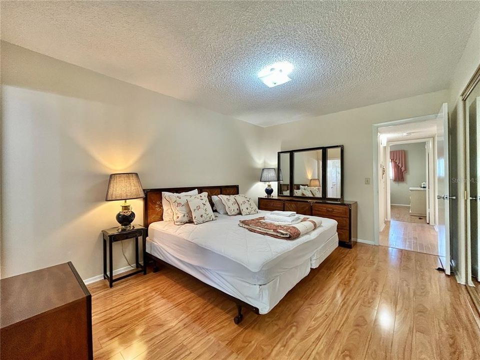 待售: $160,000 (2 贝兹, 2 浴室, 1100 平方英尺)