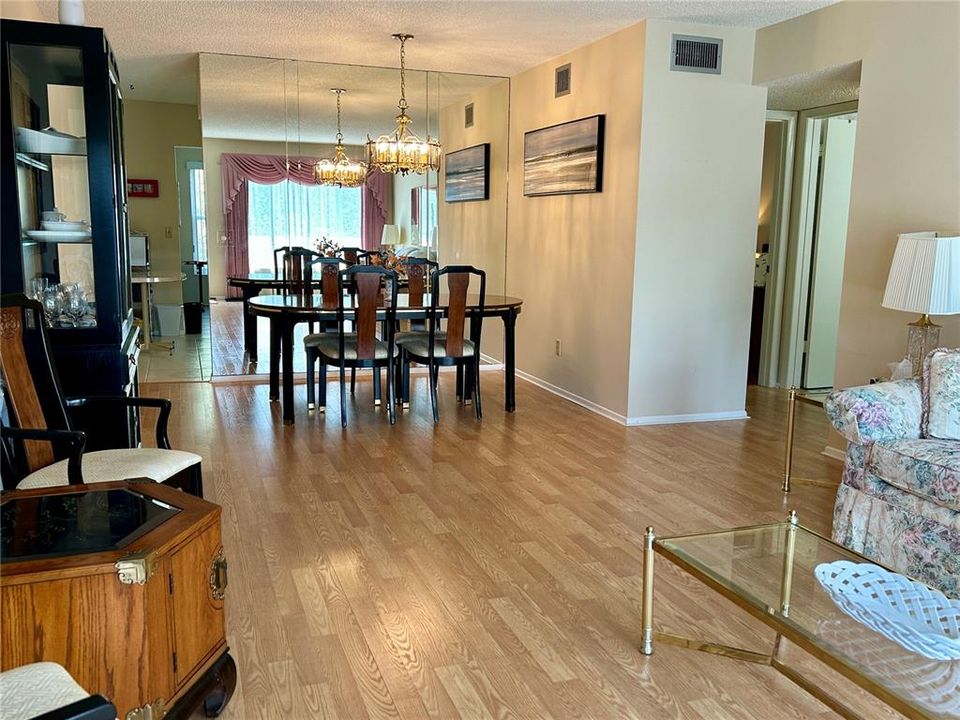 待售: $160,000 (2 贝兹, 2 浴室, 1100 平方英尺)