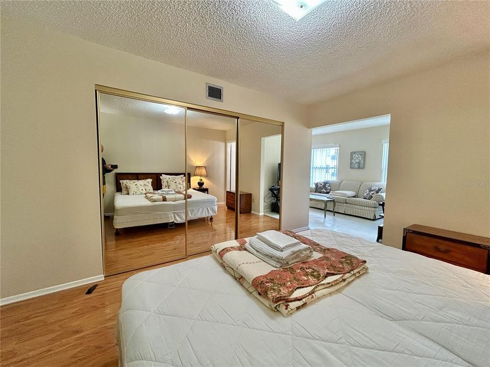 待售: $160,000 (2 贝兹, 2 浴室, 1100 平方英尺)