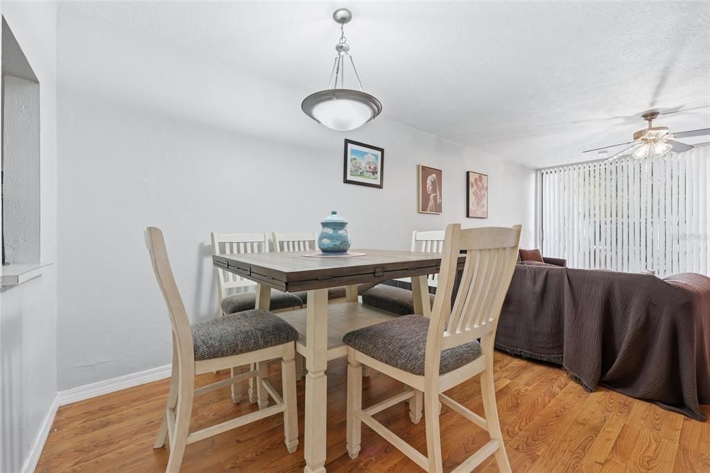 待售: $74,900 (2 贝兹, 2 浴室, 1292 平方英尺)