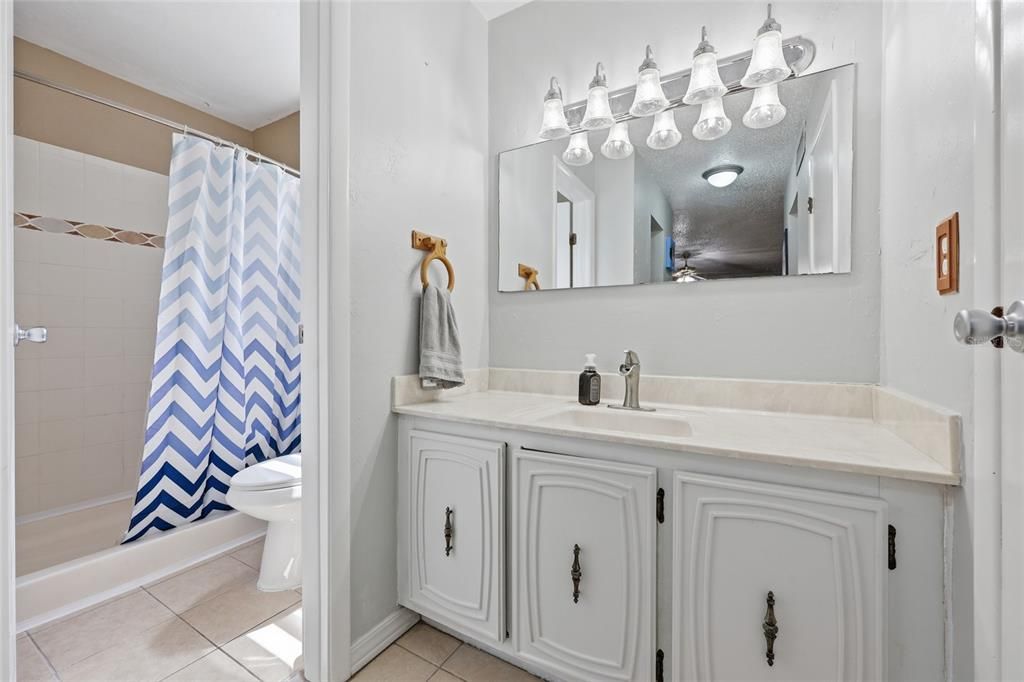 待售: $74,900 (2 贝兹, 2 浴室, 1292 平方英尺)