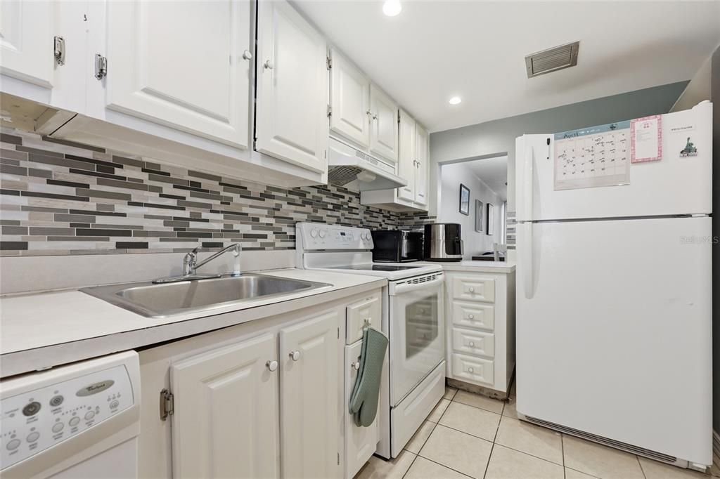 待售: $74,900 (2 贝兹, 2 浴室, 1292 平方英尺)