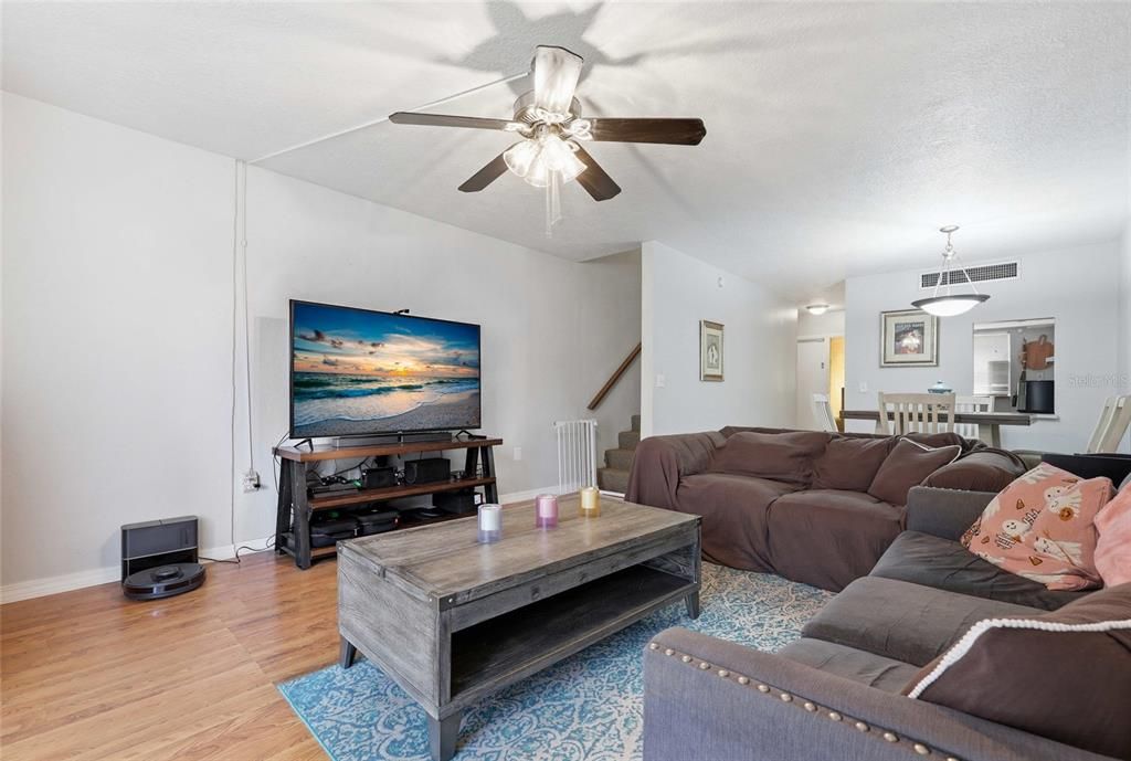 待售: $74,900 (2 贝兹, 2 浴室, 1292 平方英尺)