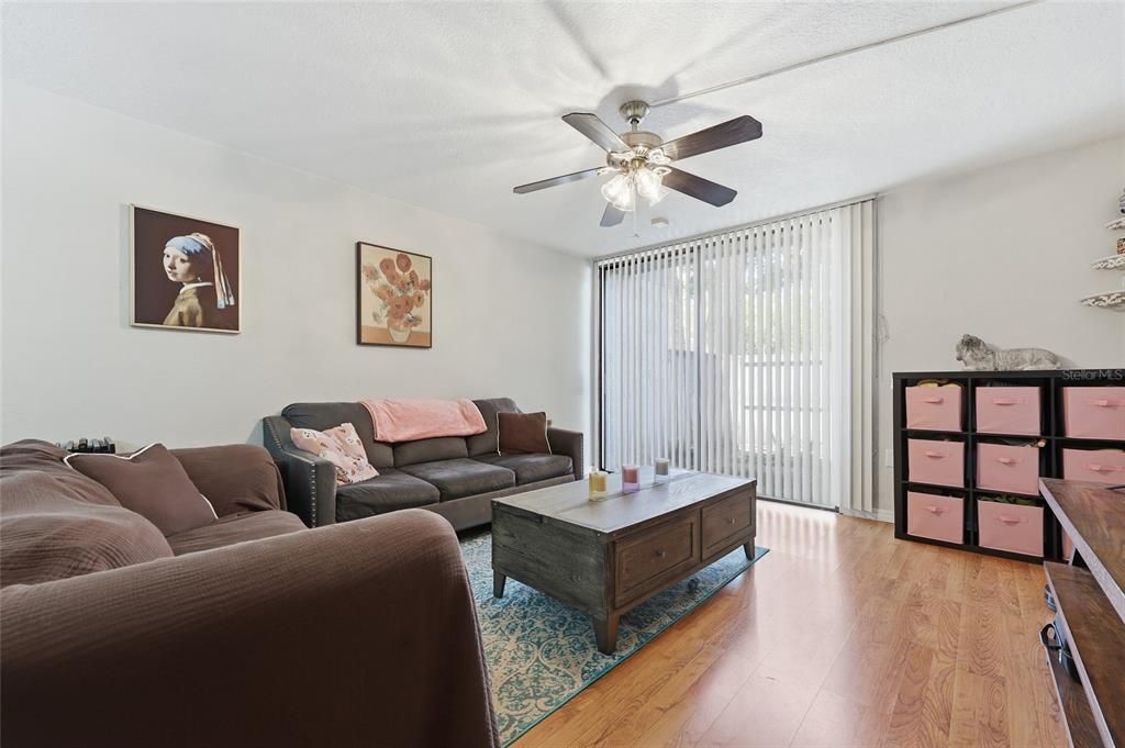 待售: $74,900 (2 贝兹, 2 浴室, 1292 平方英尺)