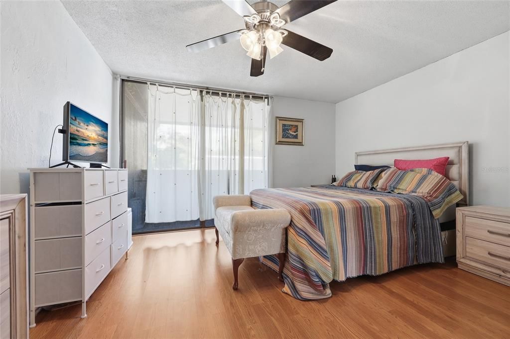 待售: $74,900 (2 贝兹, 2 浴室, 1292 平方英尺)