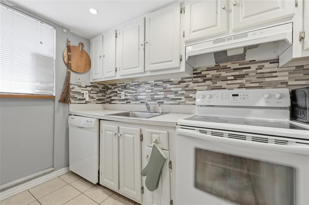 待售: $74,900 (2 贝兹, 2 浴室, 1292 平方英尺)