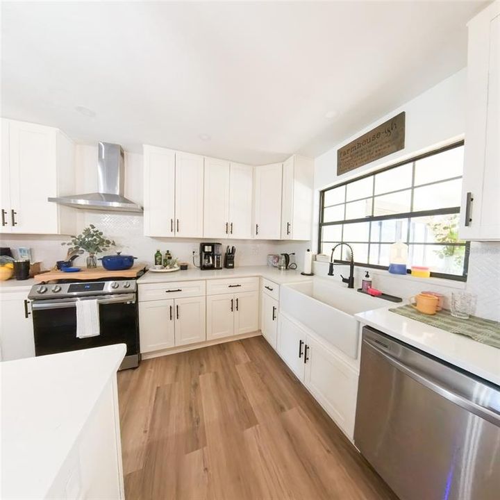 Active With Contract: $410,000 (3 beds, 2 baths, 1998 Square Feet)