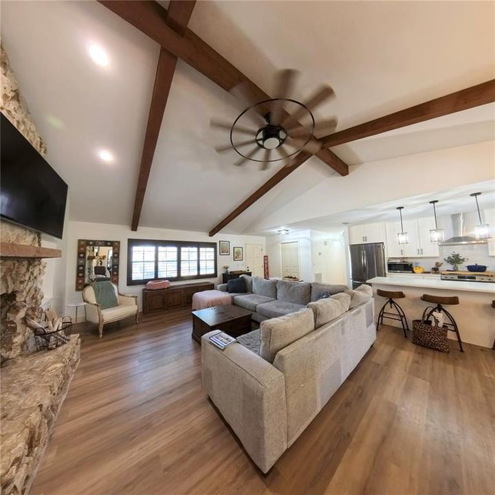 Active With Contract: $410,000 (3 beds, 2 baths, 1998 Square Feet)