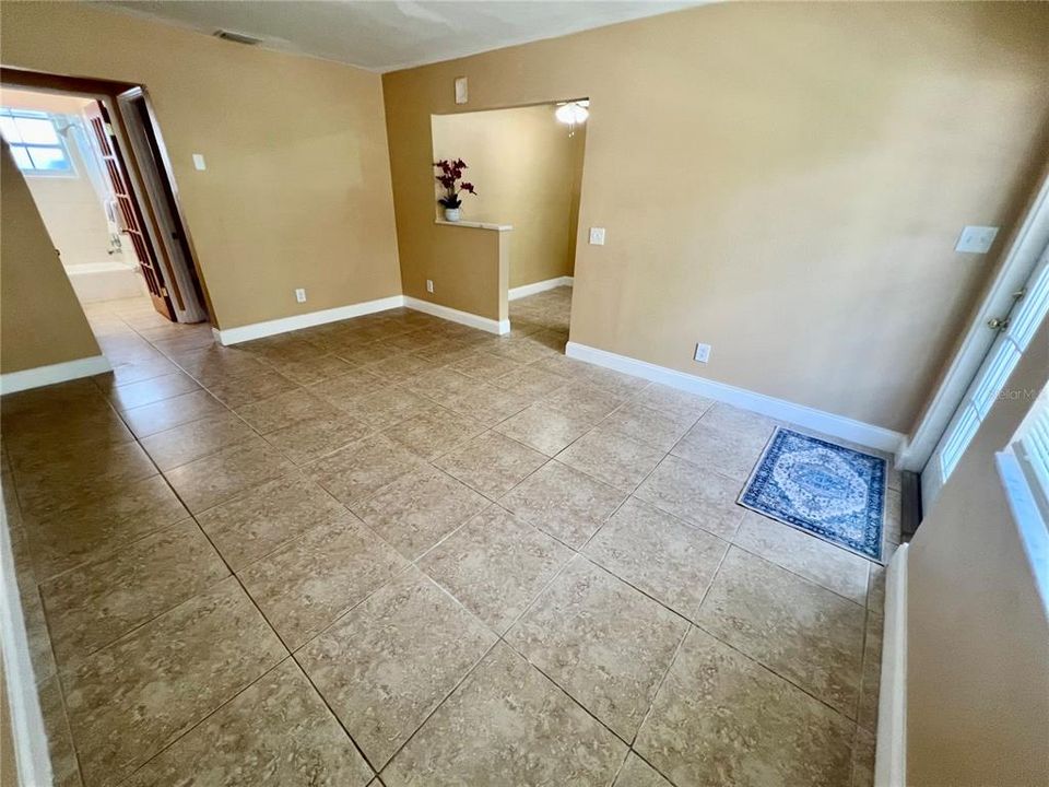 Activo con contrato: $1,695 (1 camas, 1 baños, 580 Pies cuadrados)