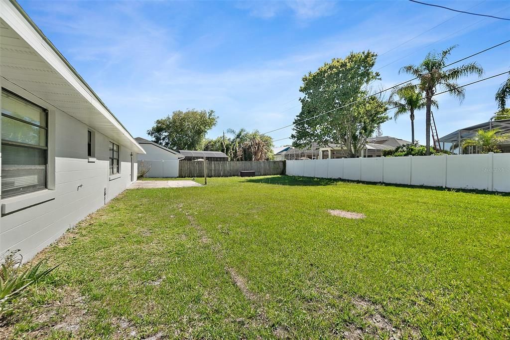 Под контрактом: $279,900 (3 спален, 2 ванн, 1396 Квадратных фут)