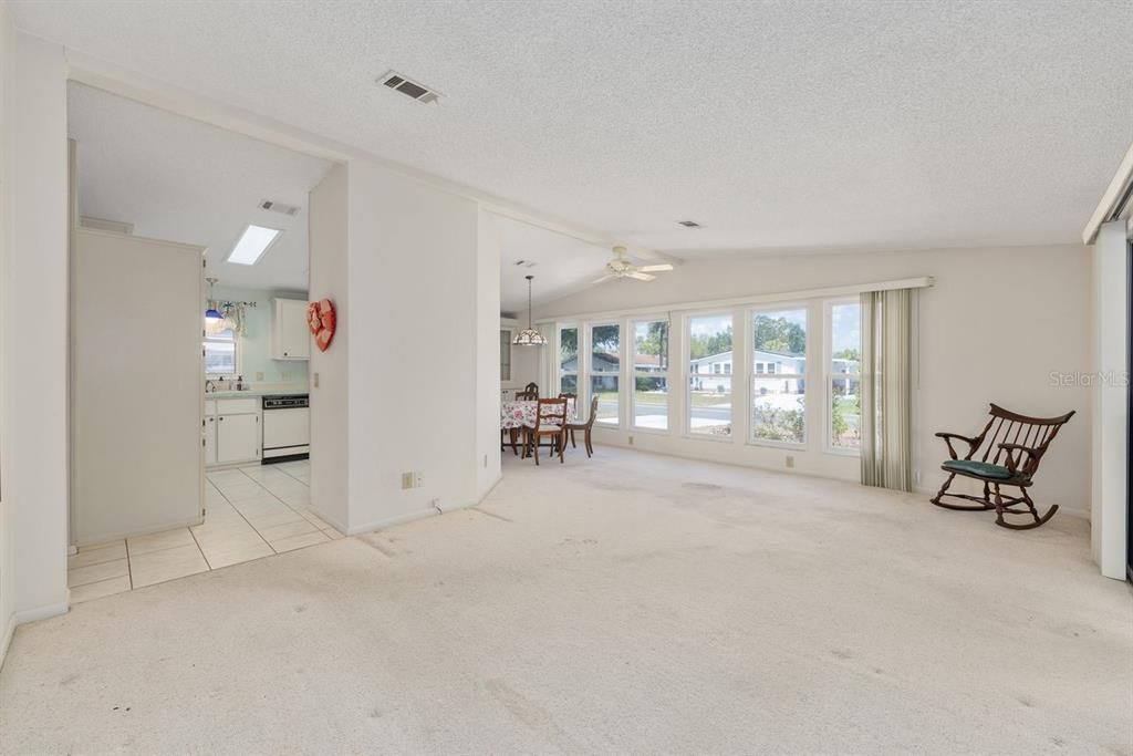 En Venta: $189,700 (2 camas, 2 baños, 1144 Pies cuadrados)