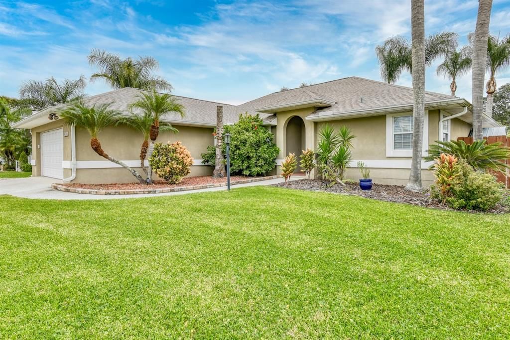 En Venta: $799,000 (4 camas, 2 baños, 1975 Pies cuadrados)