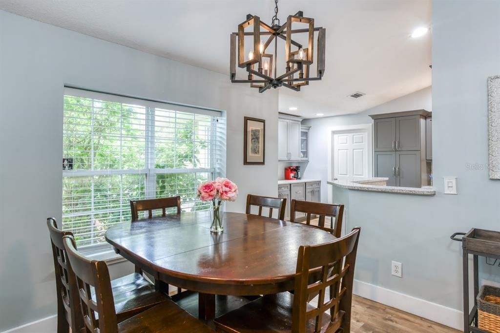 En Venta: $799,000 (4 camas, 2 baños, 1975 Pies cuadrados)