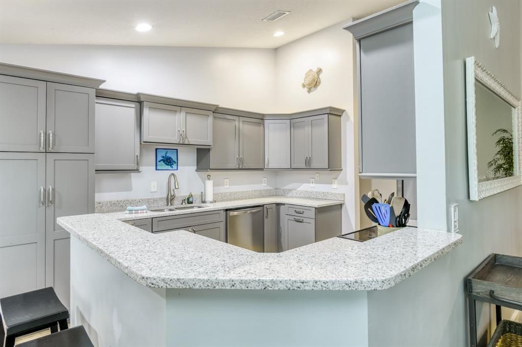 En Venta: $799,000 (4 camas, 2 baños, 1975 Pies cuadrados)