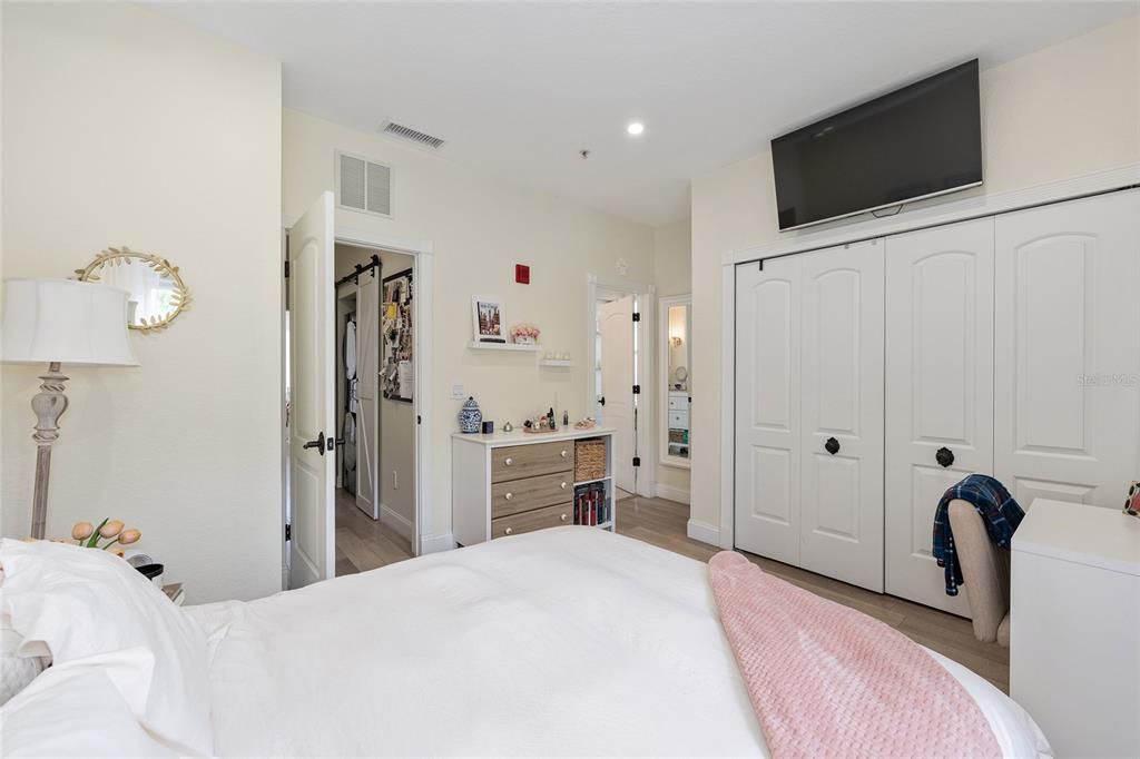 На продажу: $365,000 (2 спален, 2 ванн, 1155 Квадратных фут)