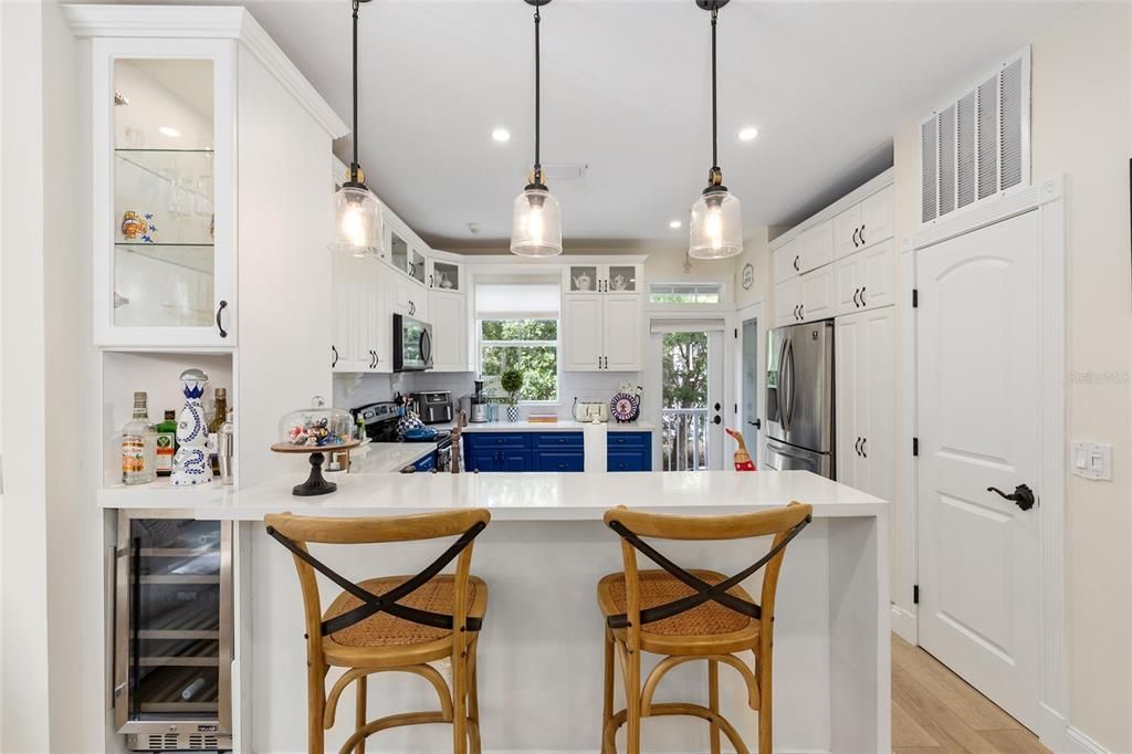 На продажу: $365,000 (2 спален, 2 ванн, 1155 Квадратных фут)