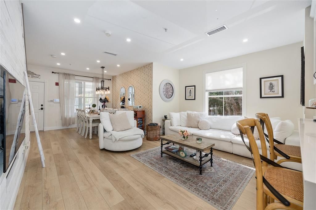 На продажу: $365,000 (2 спален, 2 ванн, 1155 Квадратных фут)