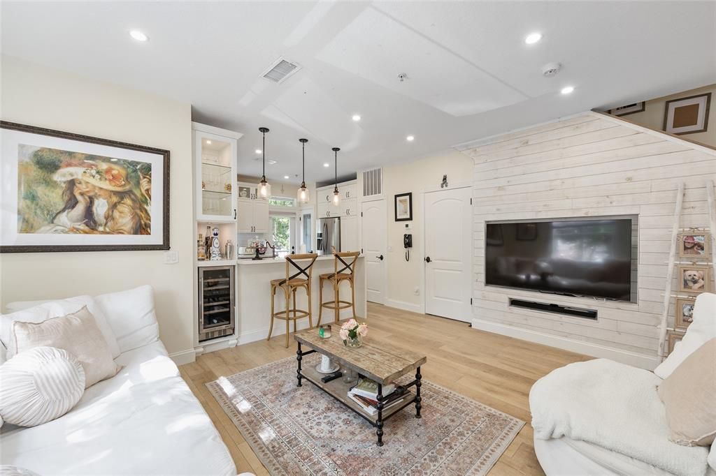 На продажу: $365,000 (2 спален, 2 ванн, 1155 Квадратных фут)