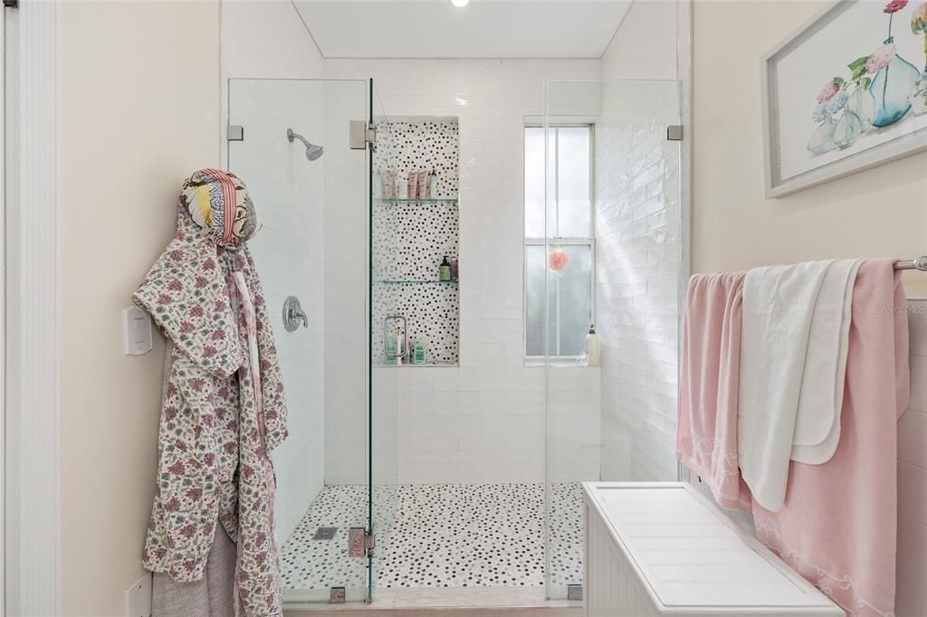 На продажу: $365,000 (2 спален, 2 ванн, 1155 Квадратных фут)