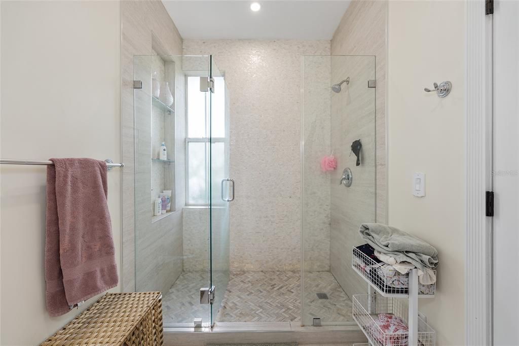 На продажу: $365,000 (2 спален, 2 ванн, 1155 Квадратных фут)