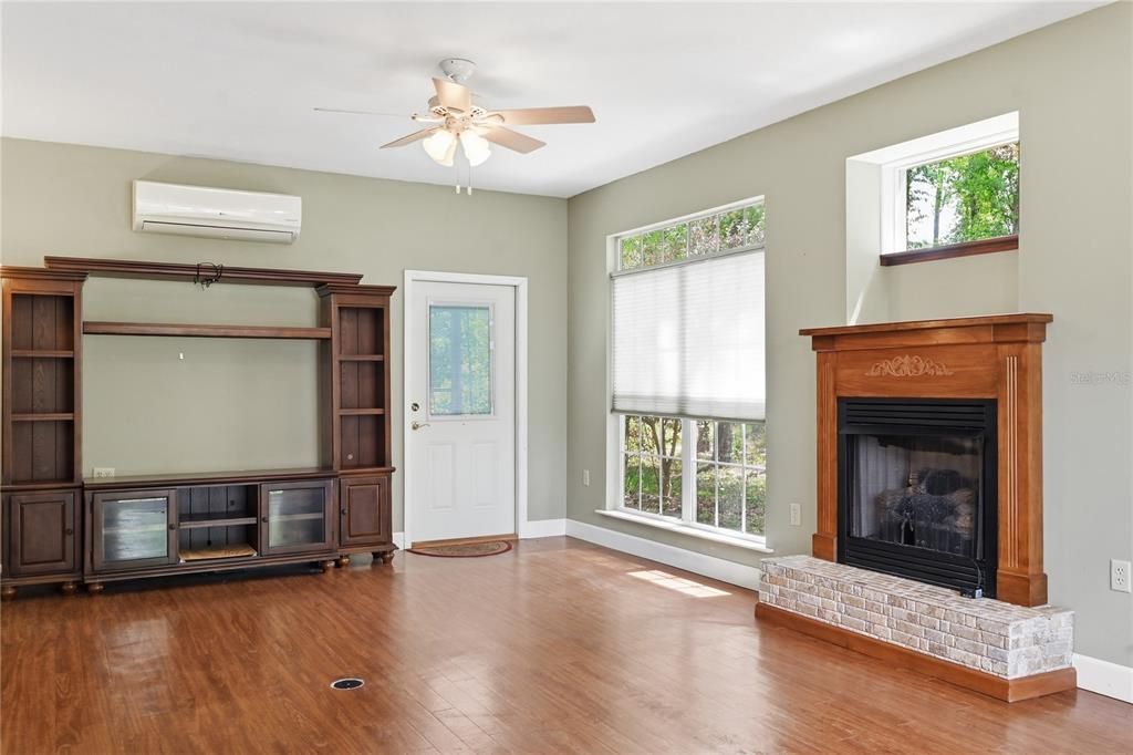 For Sale: $295,000 (3 beds, 2 baths, 2002 Square Feet)