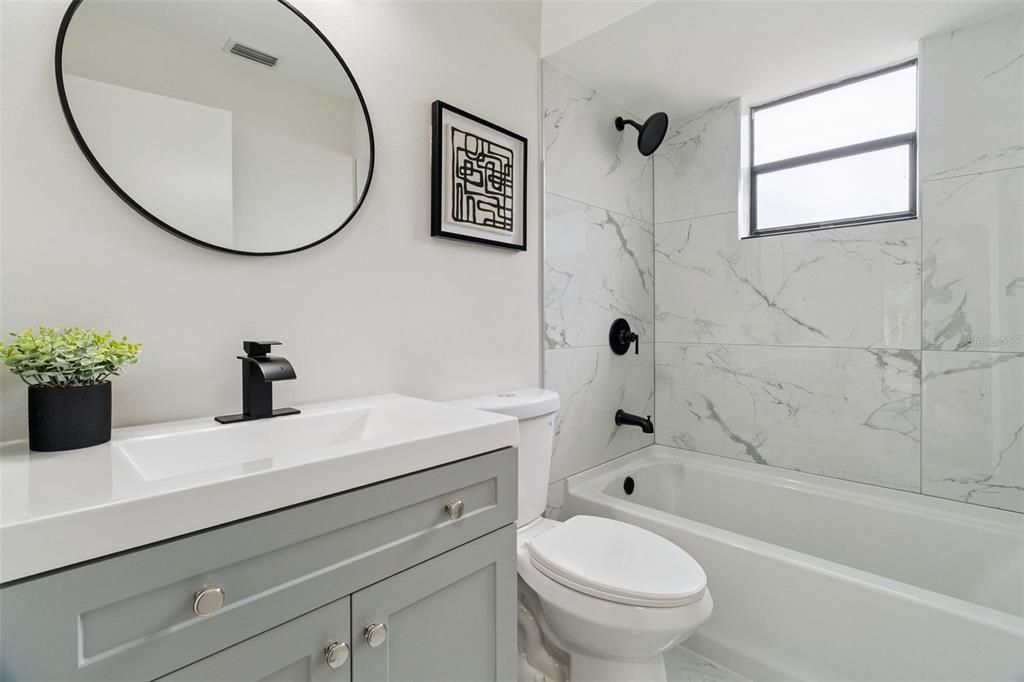 Activo con contrato: $325,000 (3 camas, 2 baños, 1460 Pies cuadrados)
