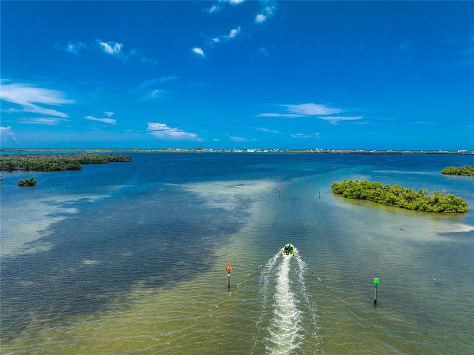 На продажу: $479,000 (0.33 acres)