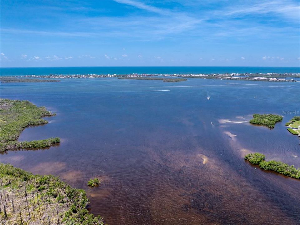 待售: $425,000 (0.33 acres)