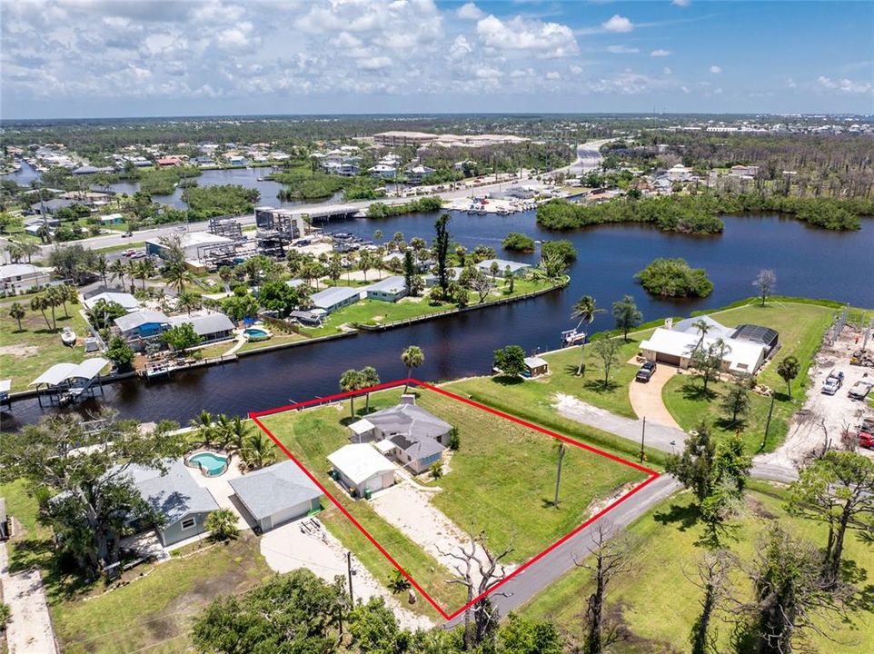 待售: $425,000 (0.33 acres)