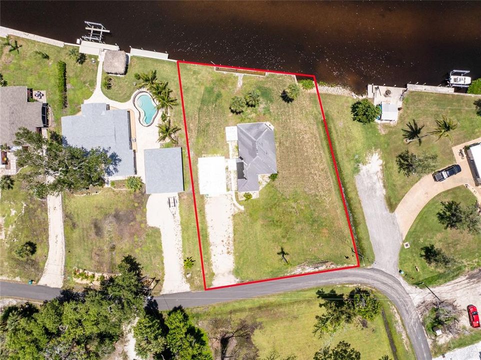 待售: $425,000 (0.33 acres)