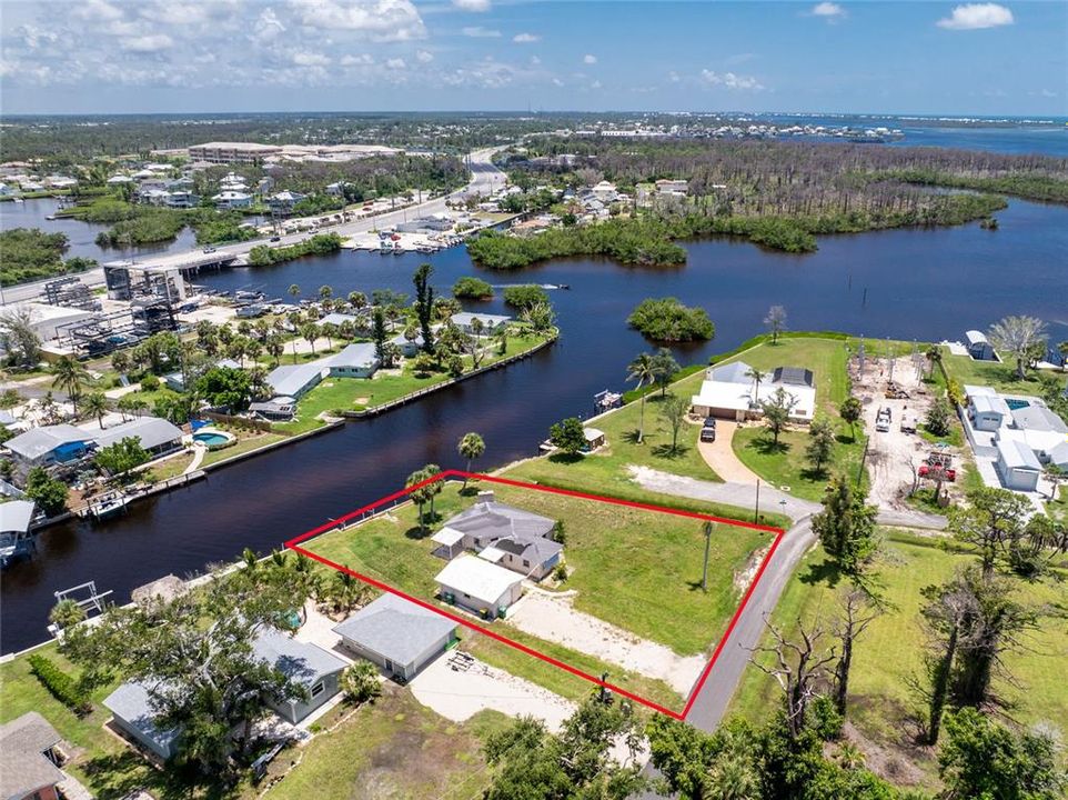 待售: $425,000 (0.33 acres)