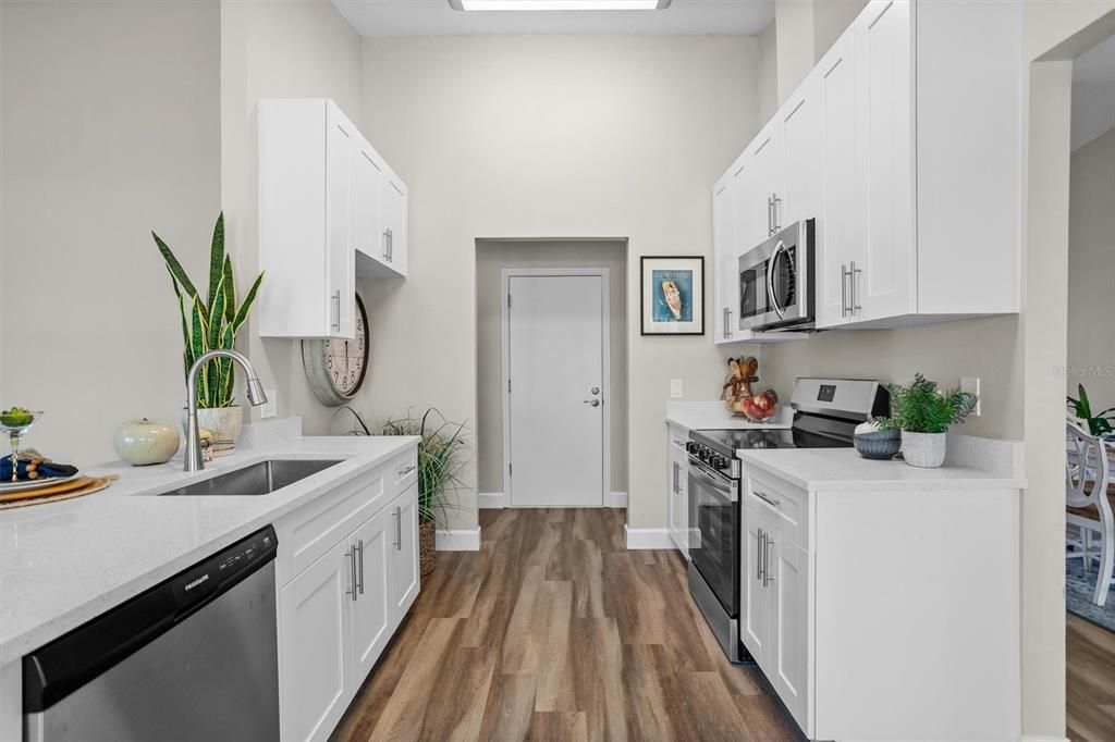 На продажу: $374,900 (2 спален, 2 ванн, 1546 Квадратных фут)