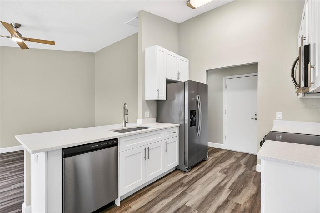 На продажу: $374,900 (2 спален, 2 ванн, 1546 Квадратных фут)