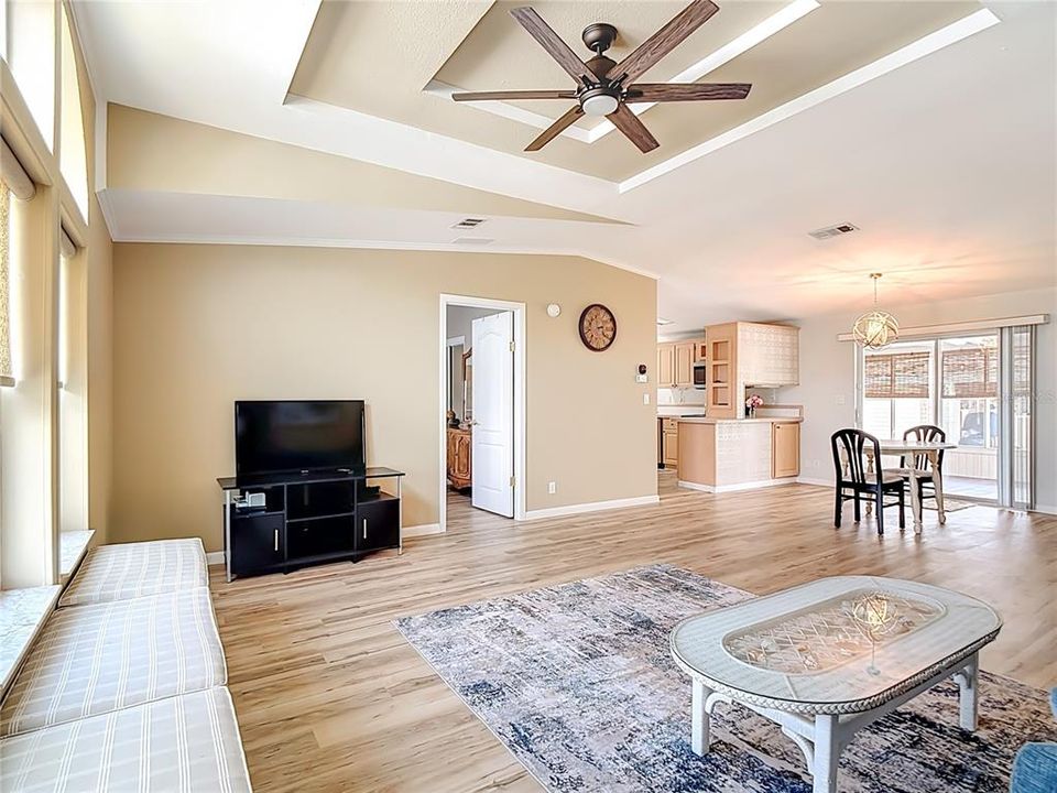 For Sale: $260,000 (2 beds, 2 baths, 1512 Square Feet)